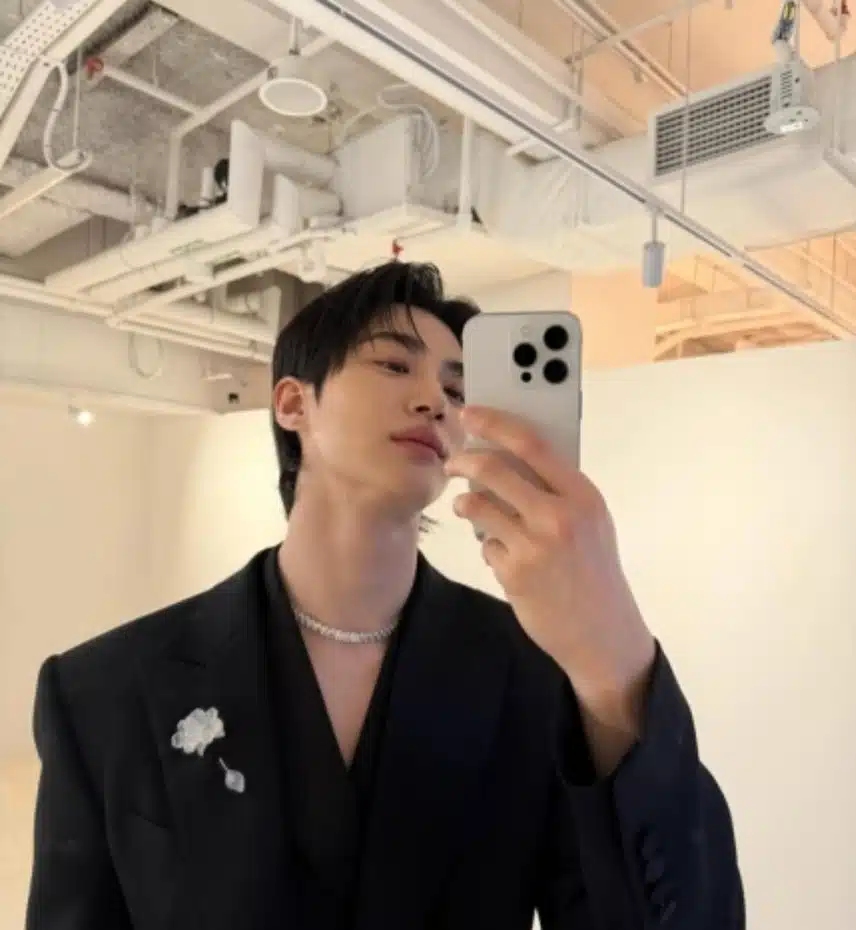 와우 시크한 블랙 우석님  진짜 멋있네요 