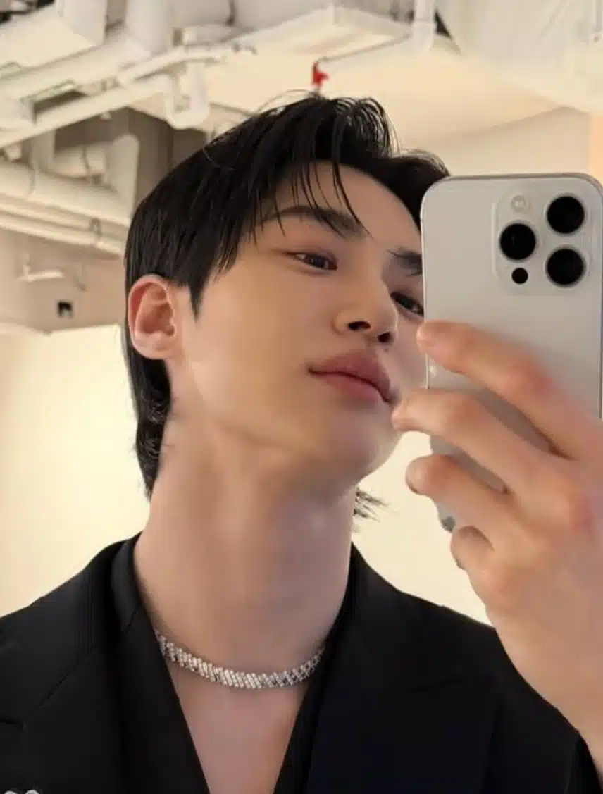 셀카 잘찍는 우석