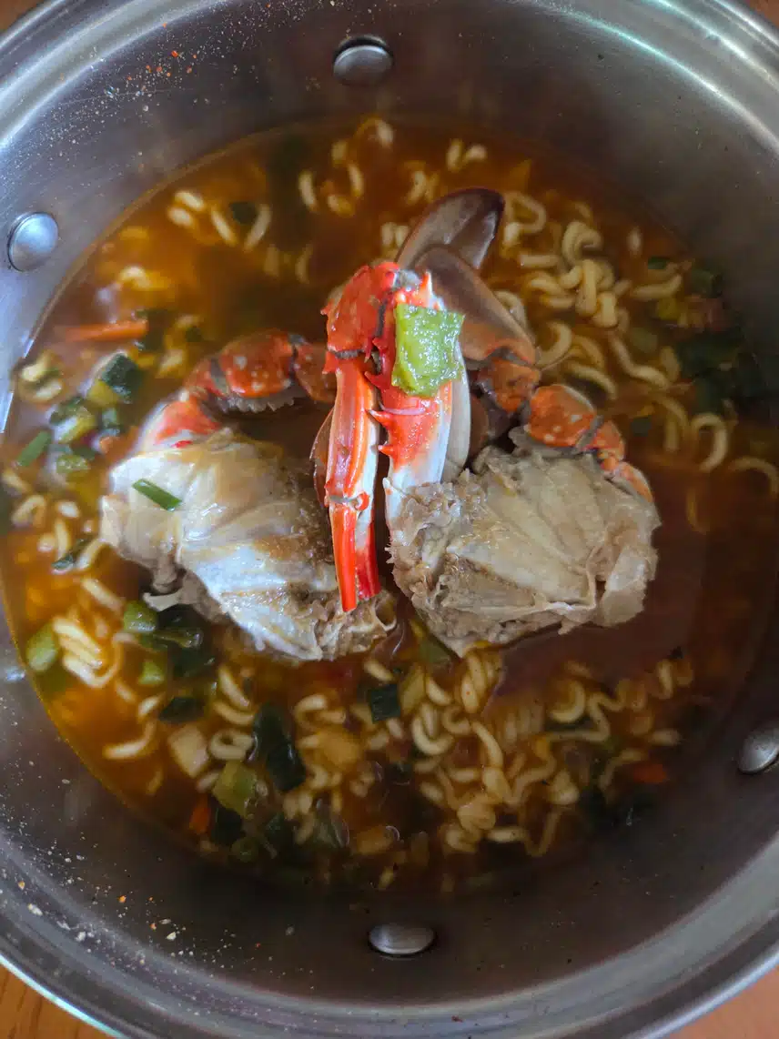 꽃게 라면 끓였어요.