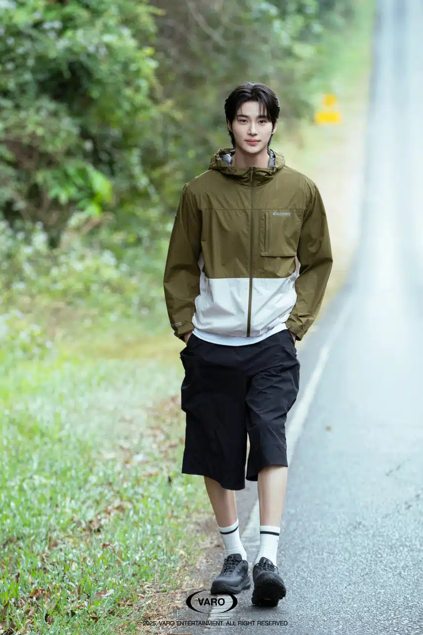 위버스에 올려준 디스커버리 비하인드 사진
