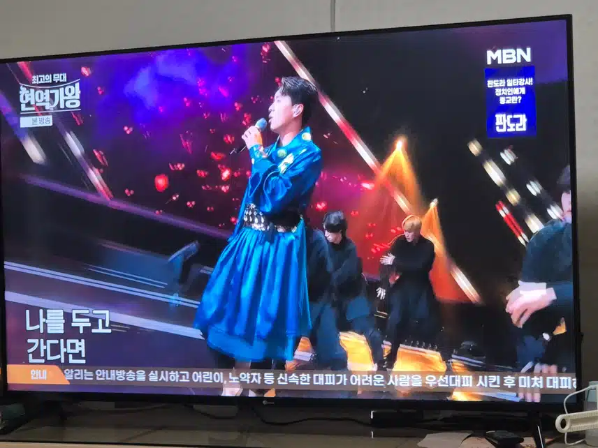 퍼포먼스의 장인 나태주님의 무대 볼거리가 많죠