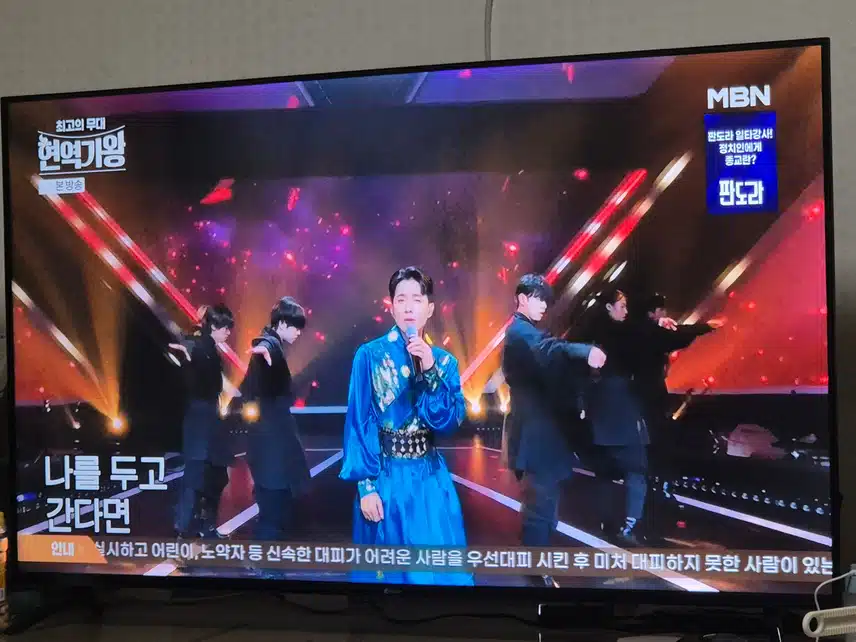 퍼포먼스의 장인 나태주님의 무대 볼거리가 많죠