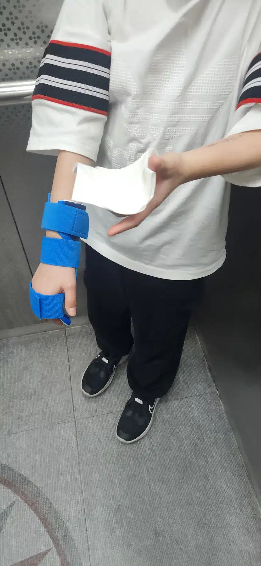 딸아이 반깁스...