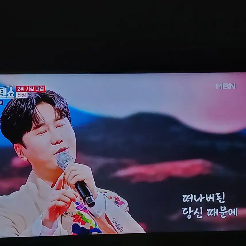 패셔니스타 다운 의상 선보이는 신성님이네요