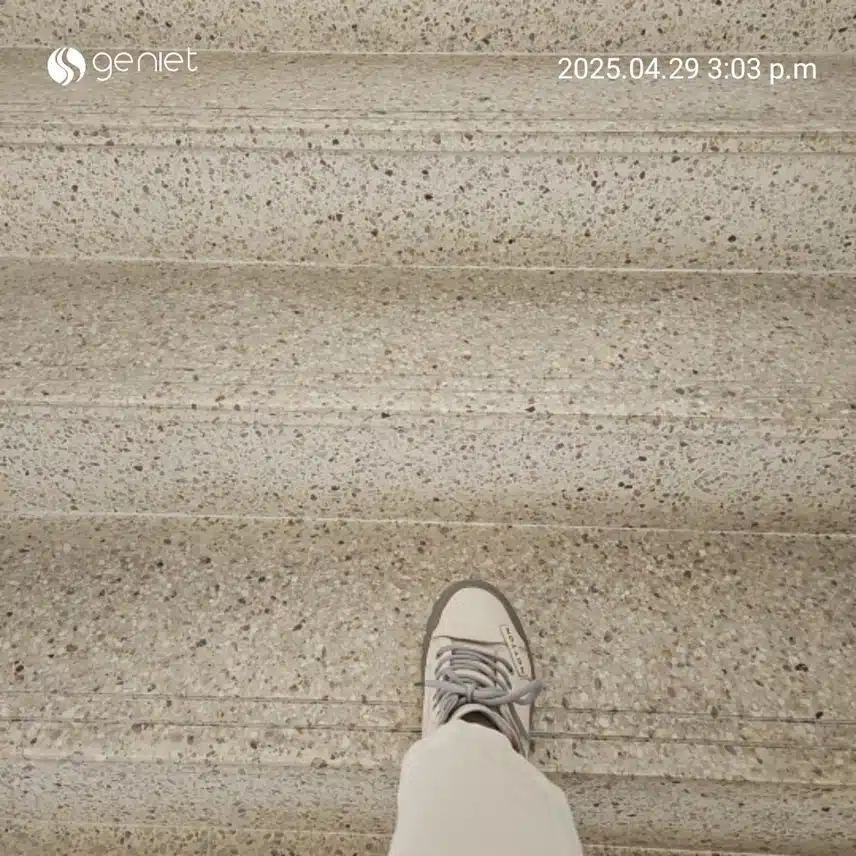 점심 산책으로 걷기와 계단오르기 