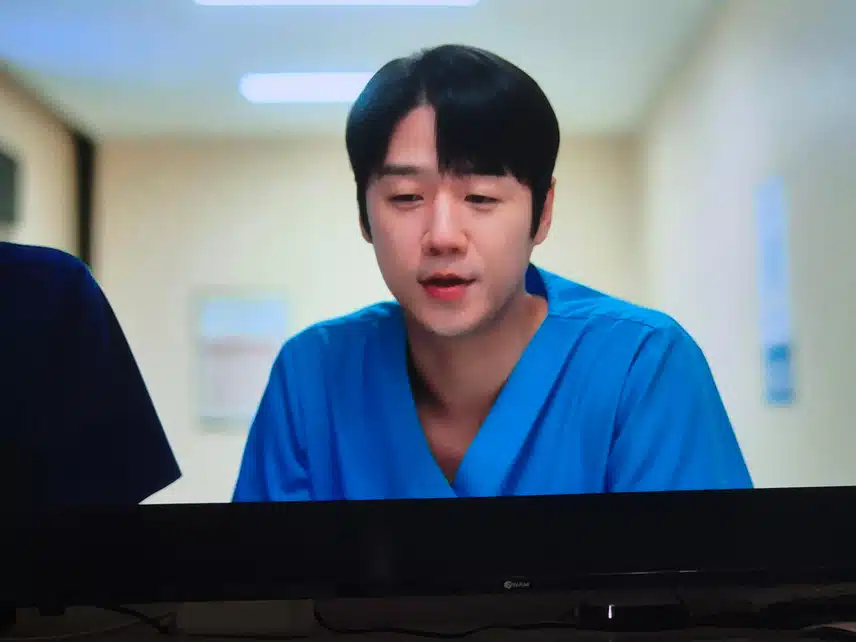 구도원의 논문을 가로채고 상까지 받는 모습은 실망스럽네요