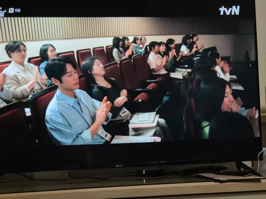 구도원의 논문을 가로채고 상까지 받는 모습은 실망스럽네요