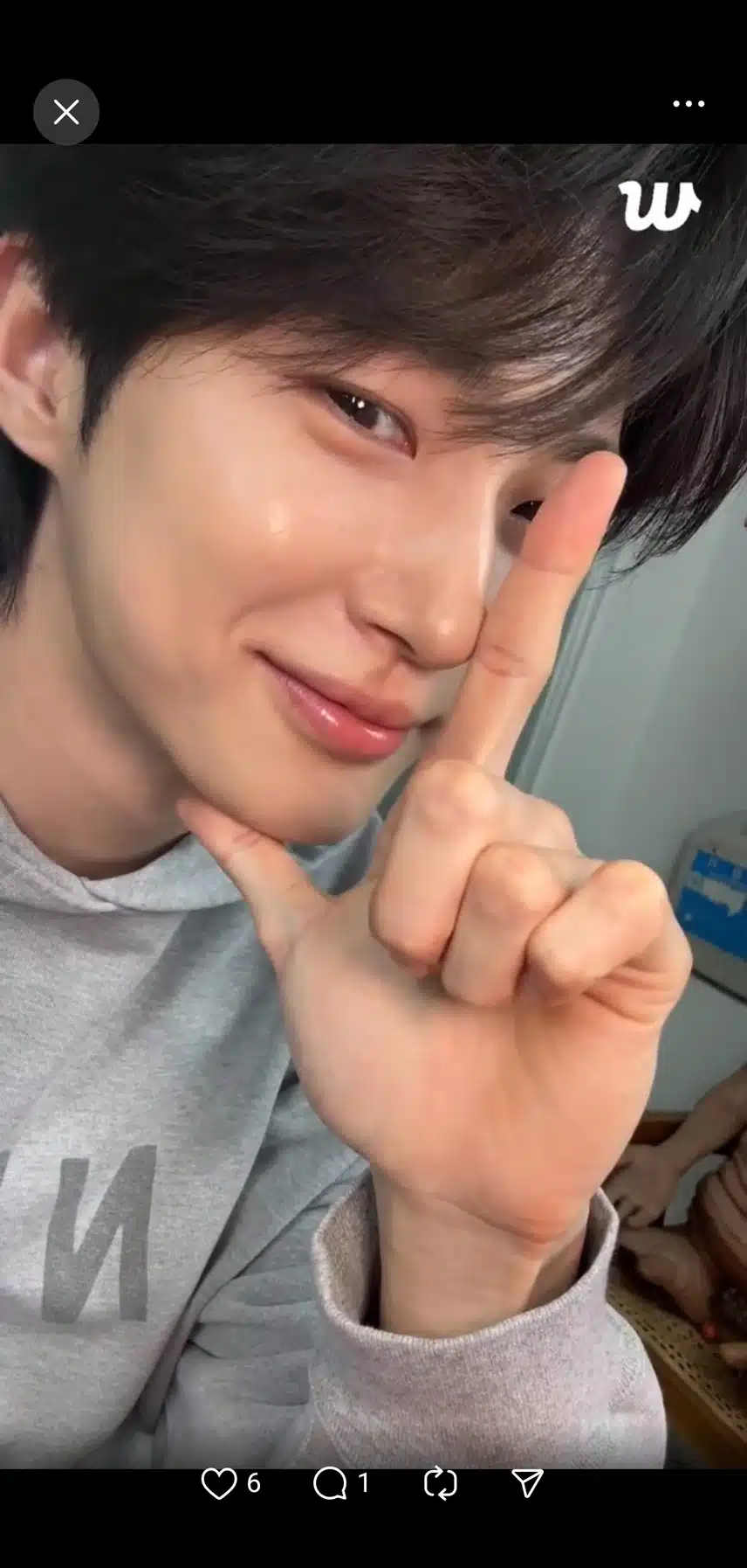 대존잘 우석님 지구뿌셔 위버스라이브때모습