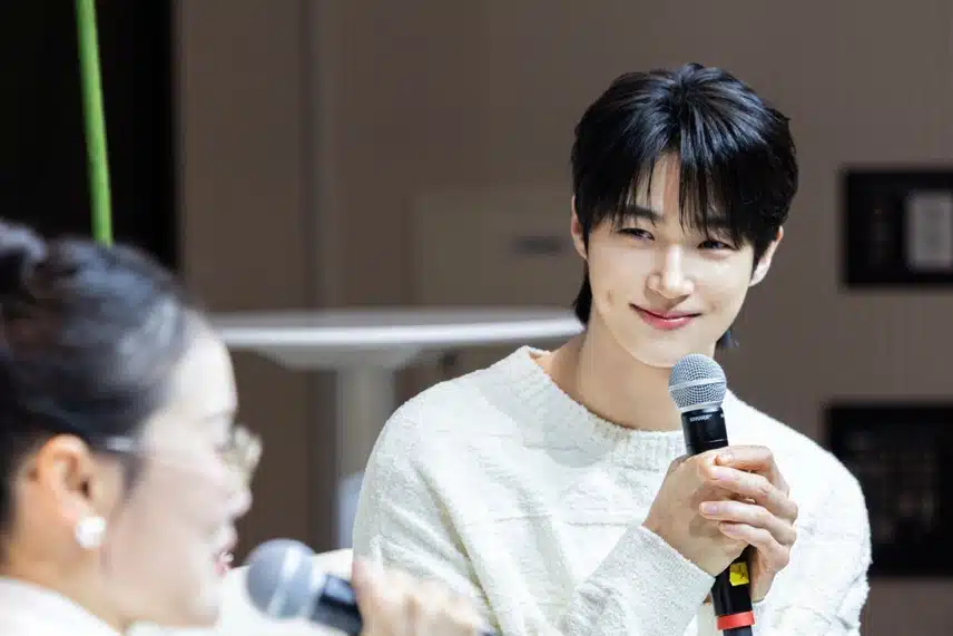 다정하게 박슬기님 쳐다보는 변우석님