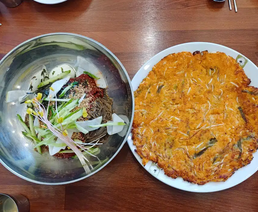 막국수와 녹두빈대떡 