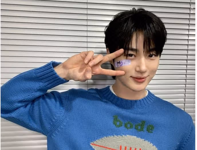 어린이날 맞아 소속사에서 우석님 사진 풀어줬네요