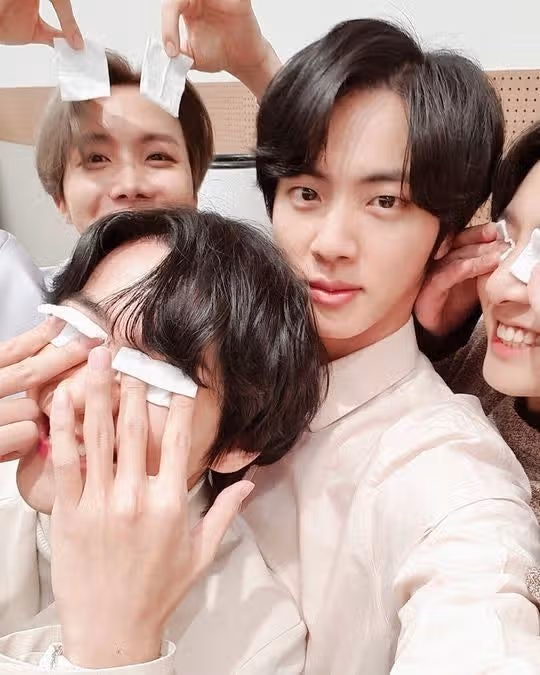 맏형 사진 못찍게 방해하는 귀요미들 ㅋㅋ