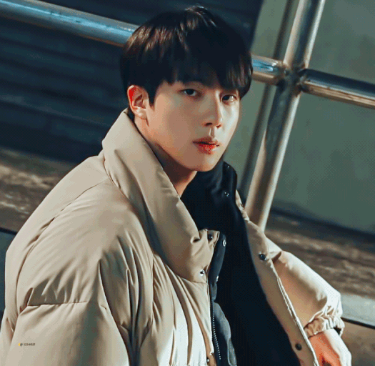 진 사진인지 조각인지 구분이 안가네요