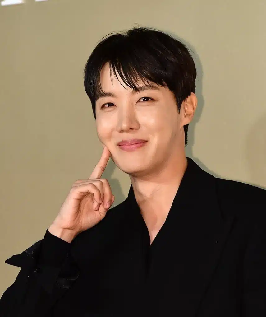 제이홉님 멋진 비주얼 오늘도 감상중이에요.