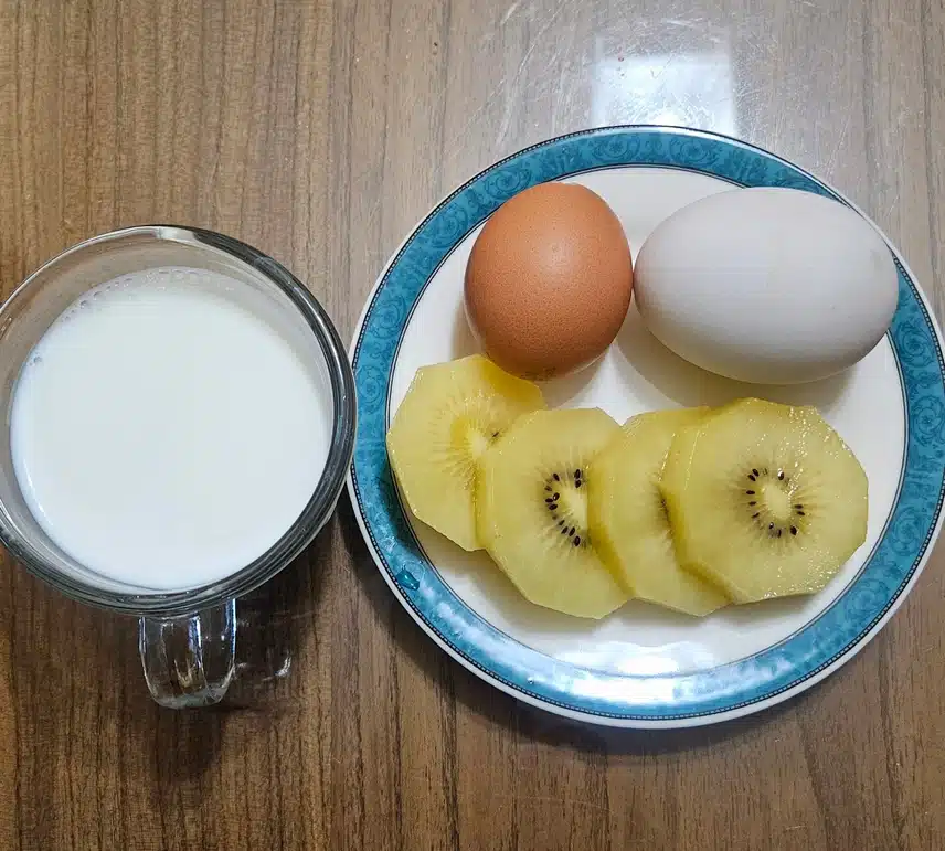 저녁은 키위와 함께하네요.🥛🥚🥝