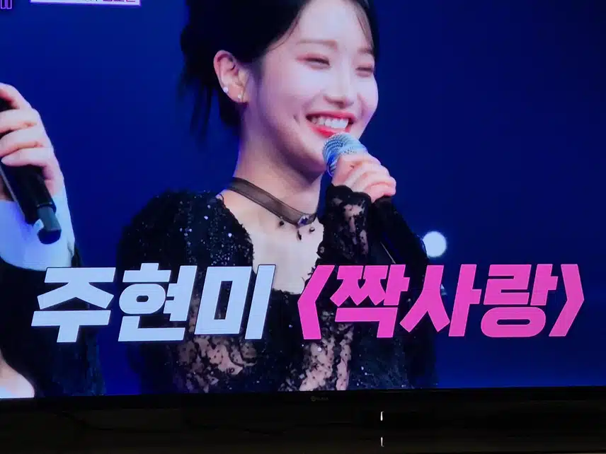 노래 계급  전쟁중 흑백가수전에서 짝사랑을 불러요