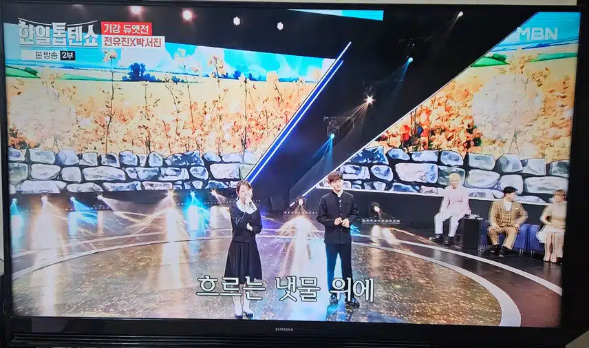 드라마를 떠올리게 하는 무대 