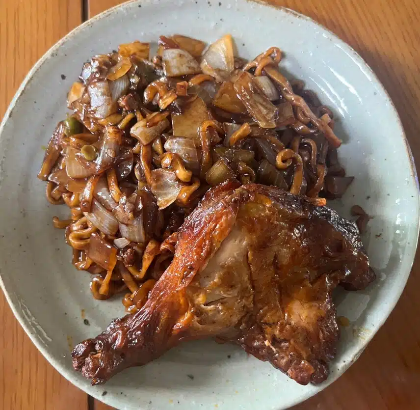 짜왕라면과 통닭다리 구이