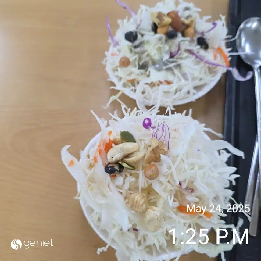 점심은 직원식당에서 마파두부덮밥 