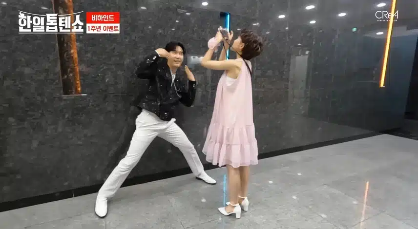 <1주년 기념 이벤트> 친필 사인이 담긴 사진을 받을 수 있다니!