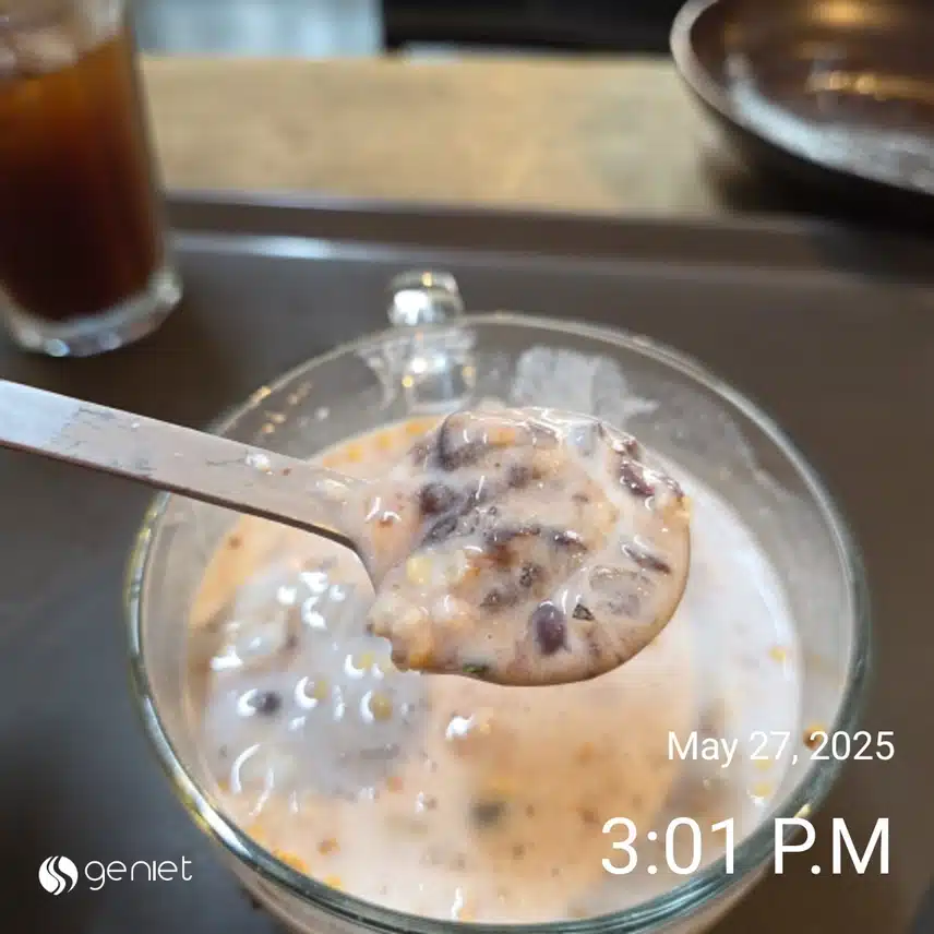 점심은 플라워카페에서 리코타치즈샐러드, 요거트 팥빙수
