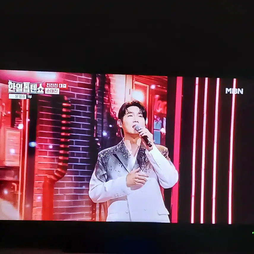 중후한 목소리로 전하는 사랑노래였어요