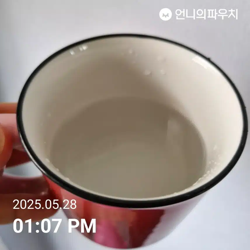 더워서 물한잔으로 수분충전합니다