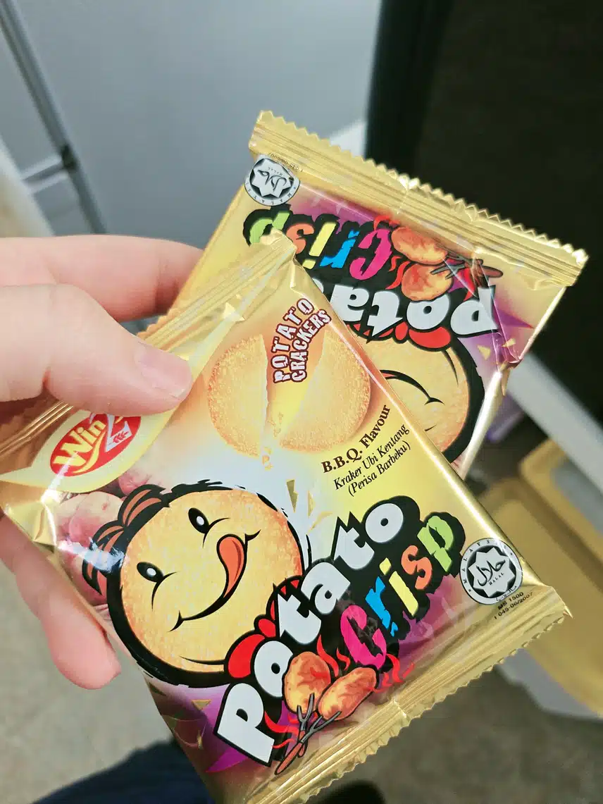과자를 냠냠해봅니다 ♡