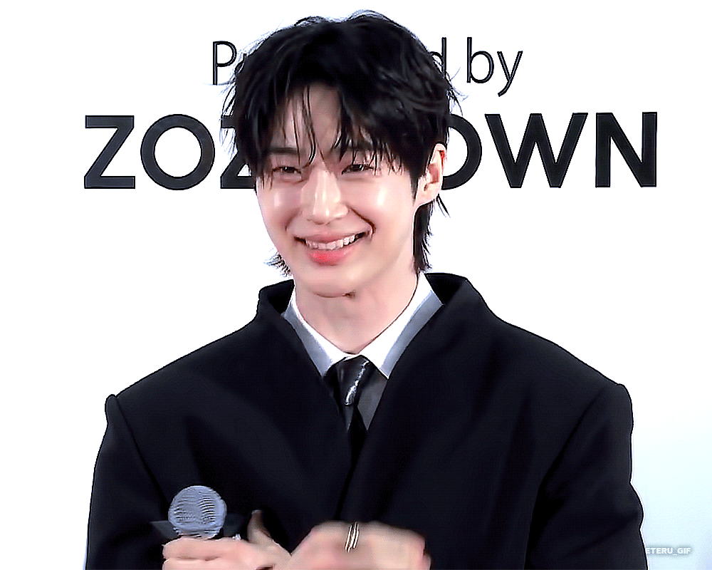 반지 자랑중 ㅎㅎㅎ