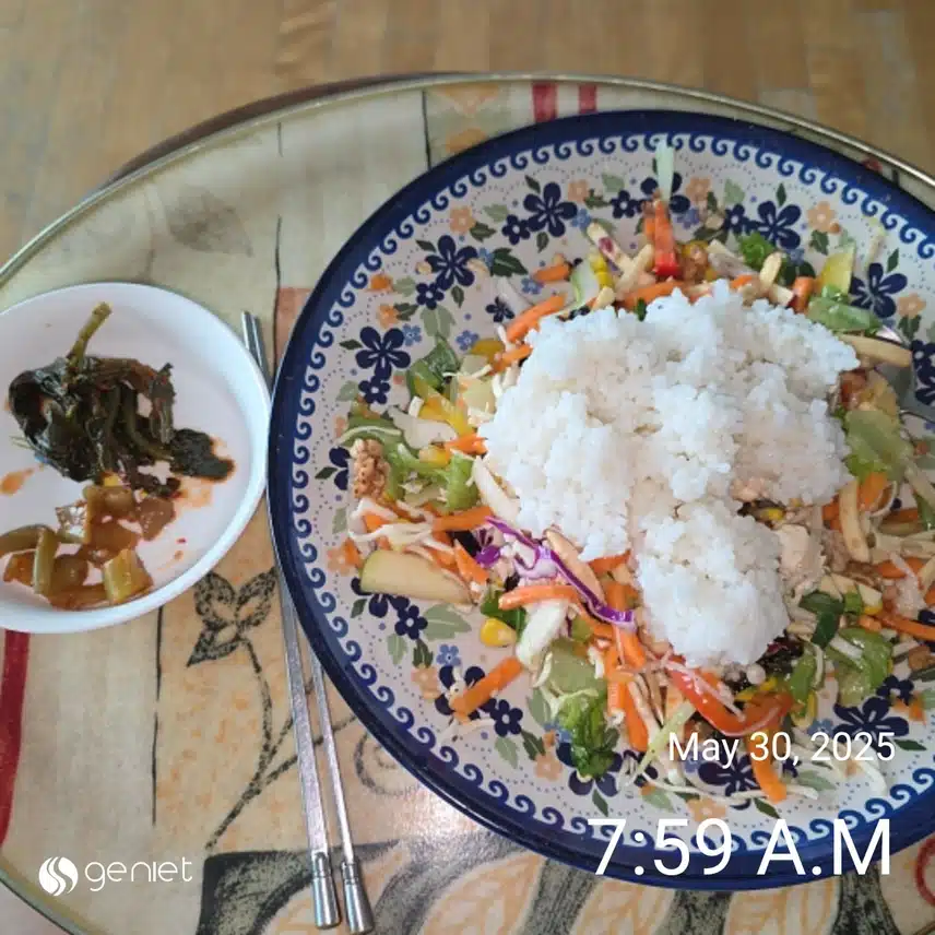 아침 견과류, 순두부야채샐러드, 쌀밥과 김치