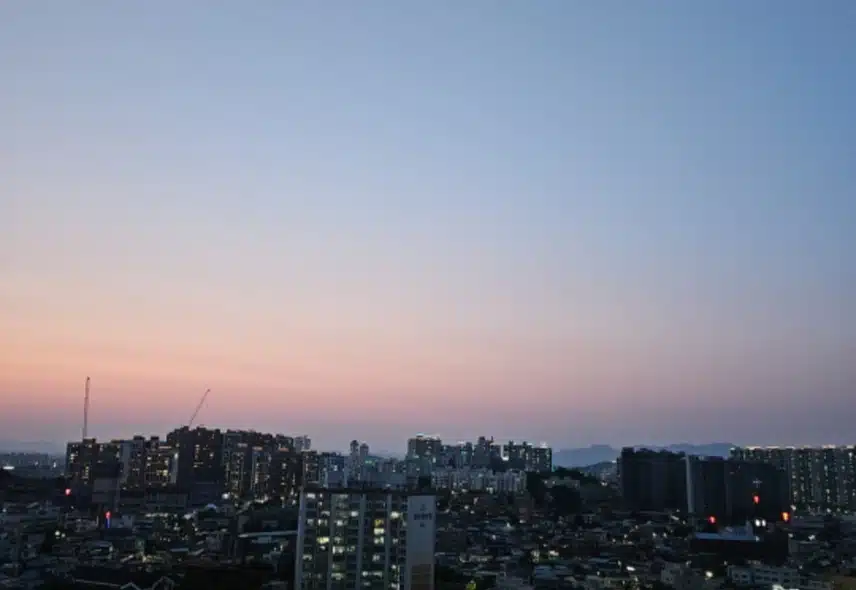 붉은 노을지는 산책길 걸었네요.