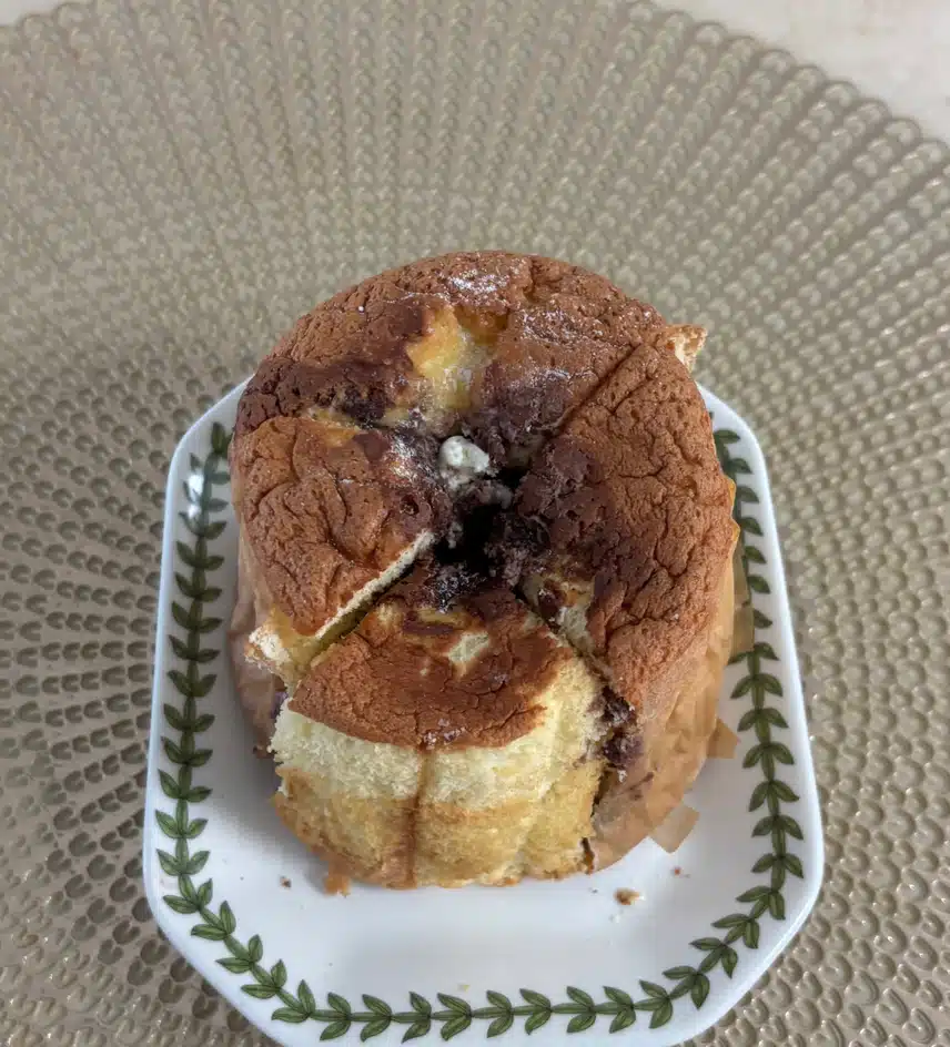 아침은 초코품은 생크림 카스테라 