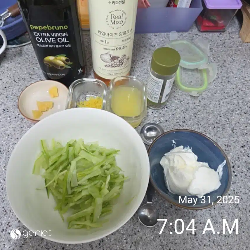아침은 기본식단(순두부 야채과일샐러드)