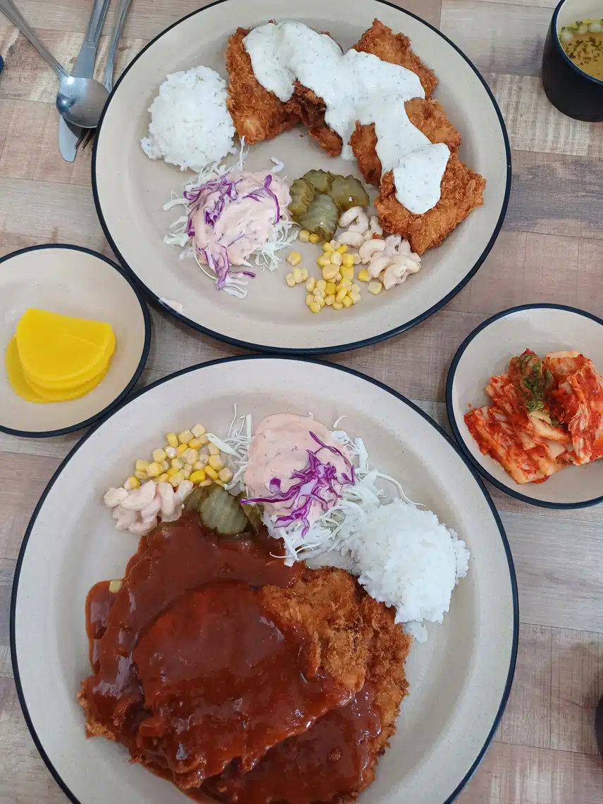 돈까스 썰었어요