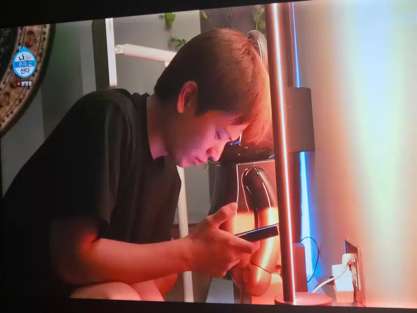 육성재님 나혼자산다에 나와서 독특매력을 보여줬네요