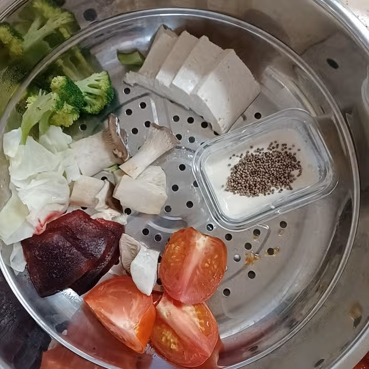 채소찜에 두유요거트 먹었어요~