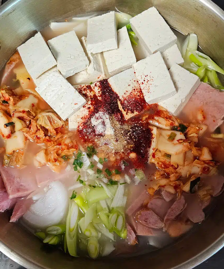 부대찌개 한 판 꿇였네요.🥘🫘🧅