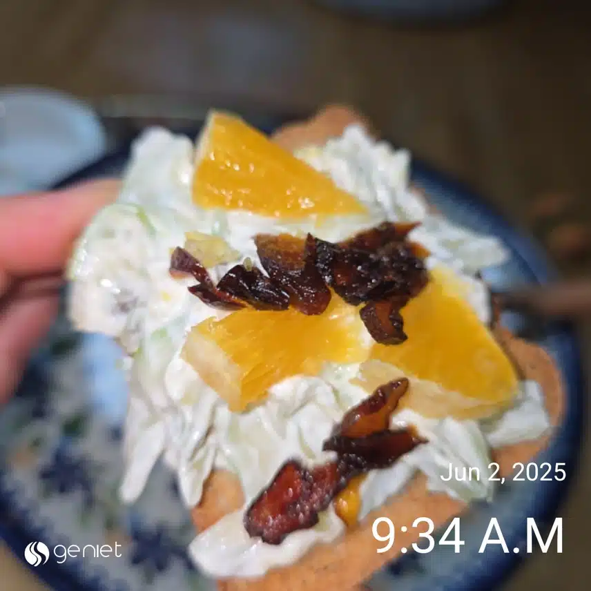 아침은 기본 식단(두부가지 야채과일 샐러드)