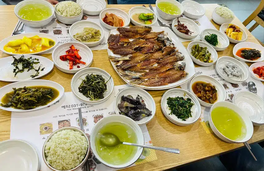 얼음 동동 띄워서 굴비한점...