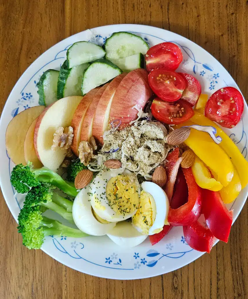 양배추 들깨드레싱과 야채로 🥗🍅🥒🍎🥦