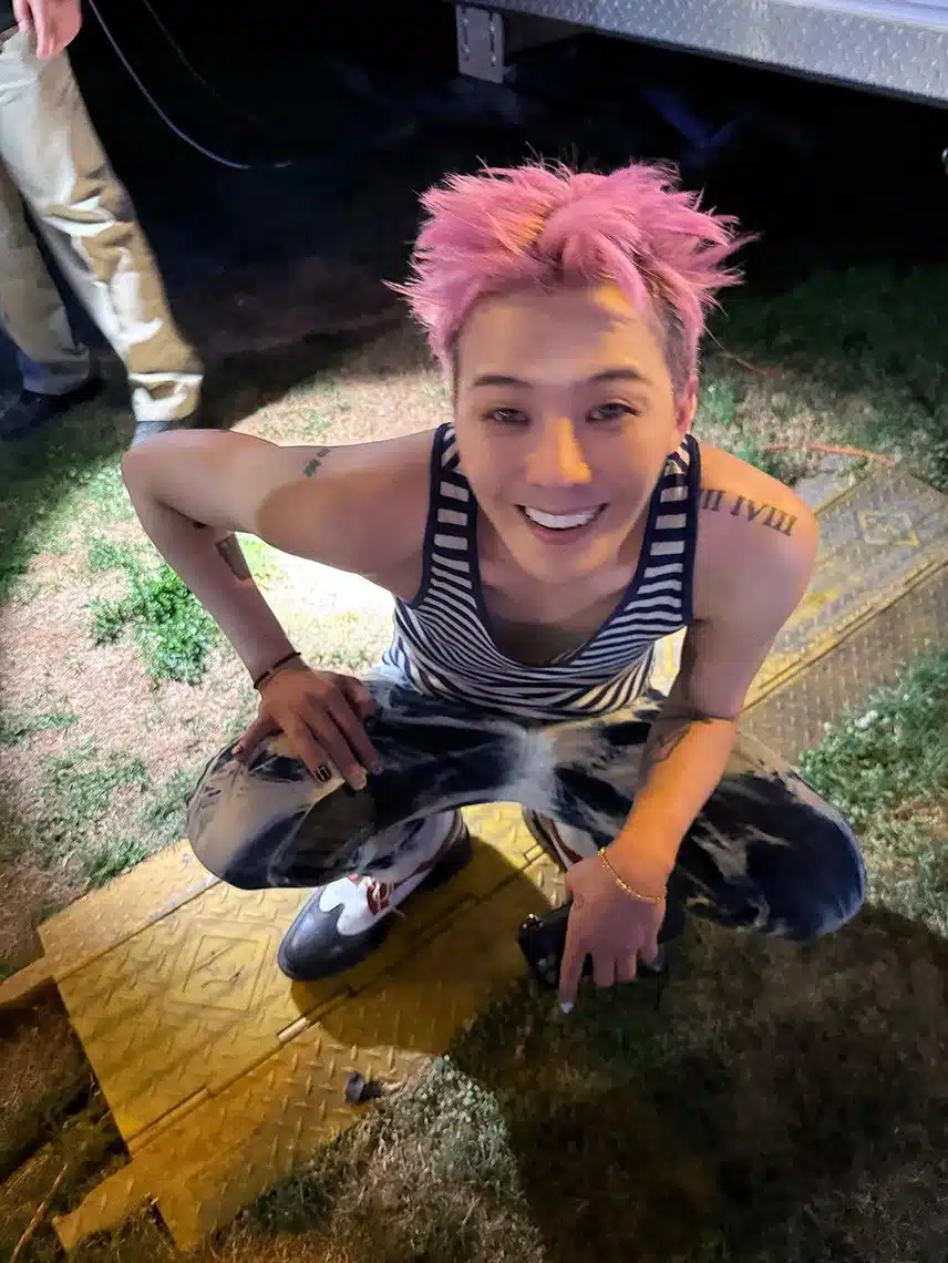 분홍색 머리도 잘어울리는 지드래곤 인스타 업 ! 
