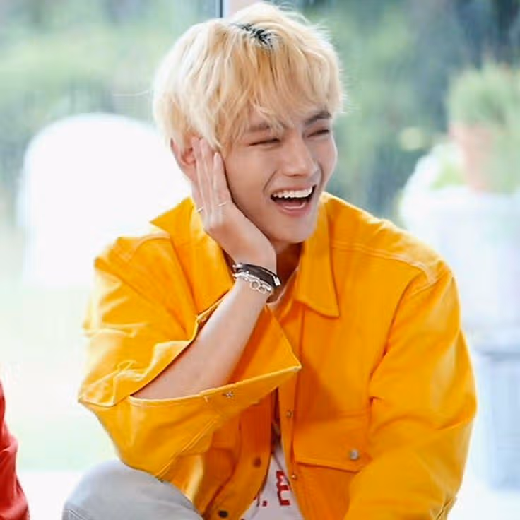Vote for Kim Taehyung 🍒👍💜