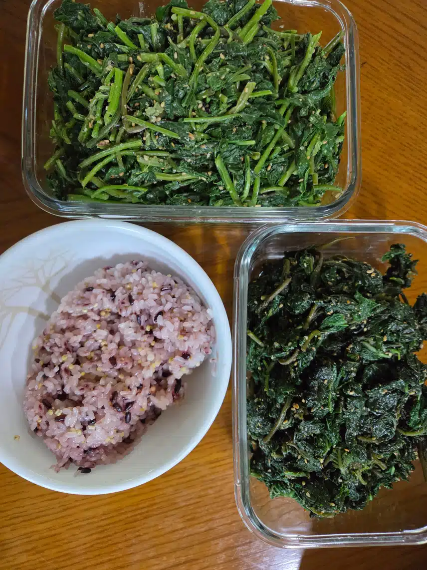 점심은 깻잎과 취나물 무침