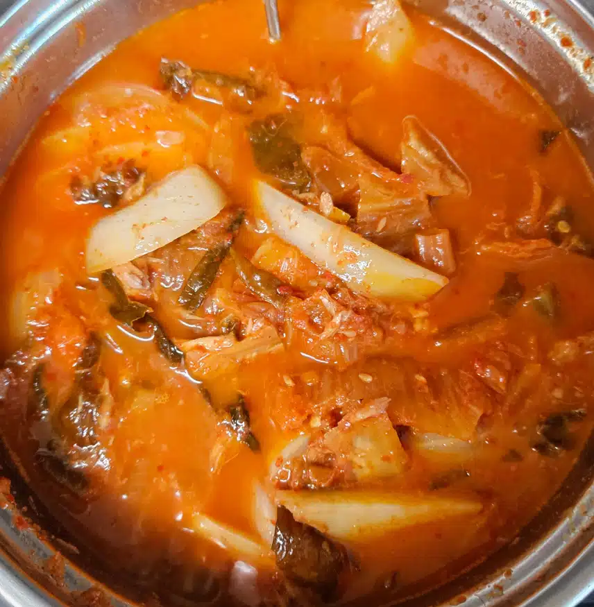 보글보글 꿇이고 부쳤네요.🥘🍳