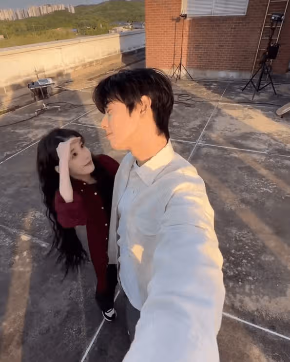 정말 잘 어울리는 선남선녀 같은 사진 입니다.