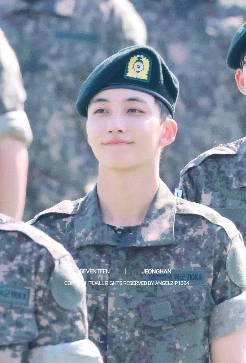Foto wisuda Jeonghan Seventeen hari ini