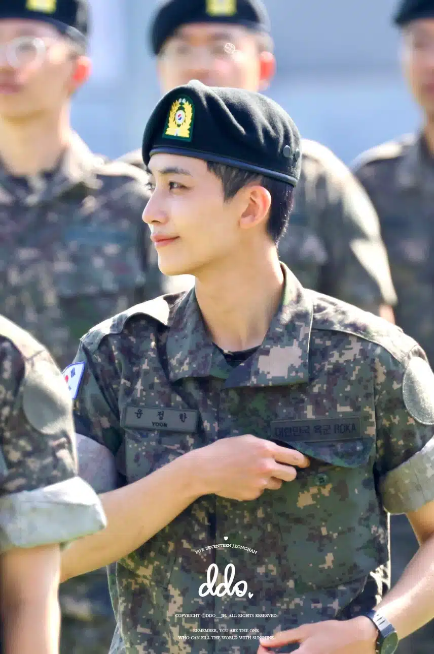 Foto wisuda Jeonghan Seventeen hari ini