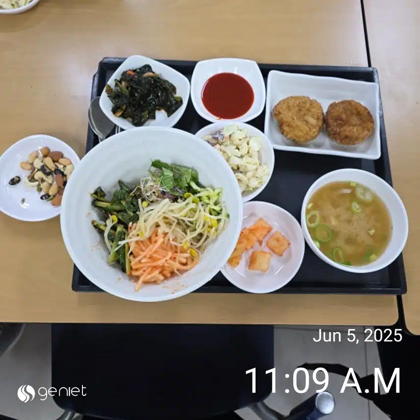 점심은 직원식당에서 생열무비빔밥