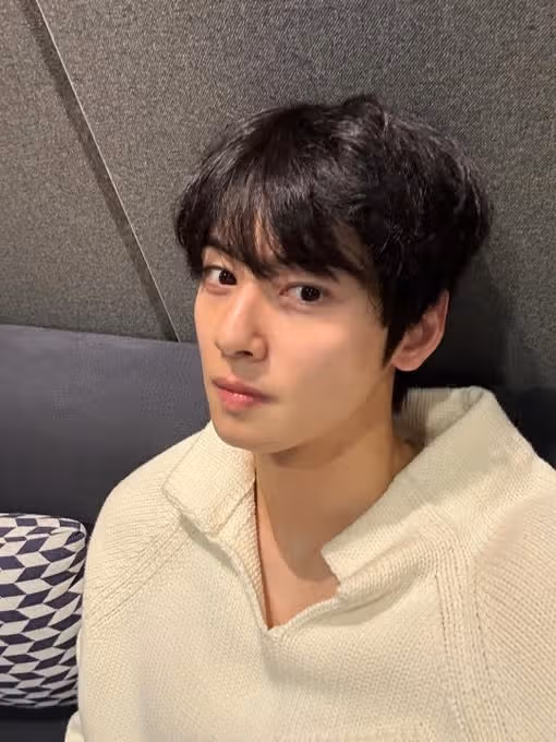 차은우 인스타 업로드 셀카와 귀여운 동동이
