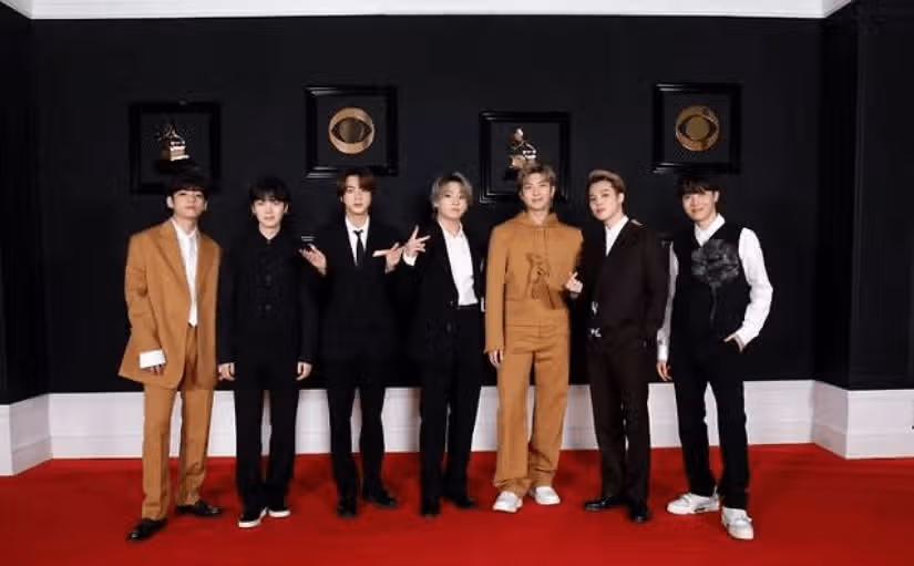 곧 전원 전역하는 방탄 완전체 기대합니다.